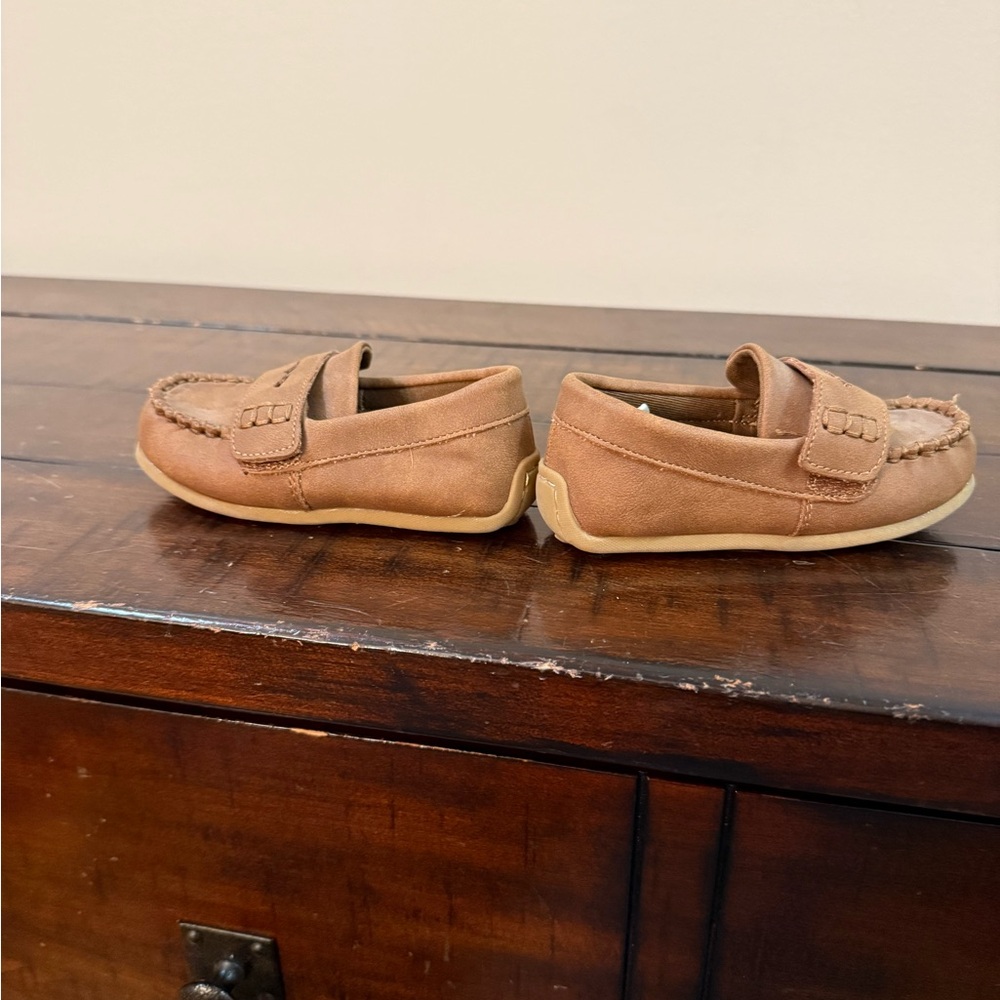 3 pairs of size 7 kids shoes- Keen sandals, loafers, & New Balance sneakers - Picture 15 of 15